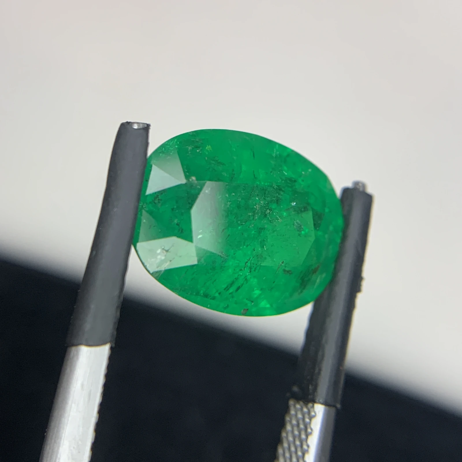 Natural 4.70 Carat Vivid Green Emerald Zambia Faceted Loose Gemstone — view 6